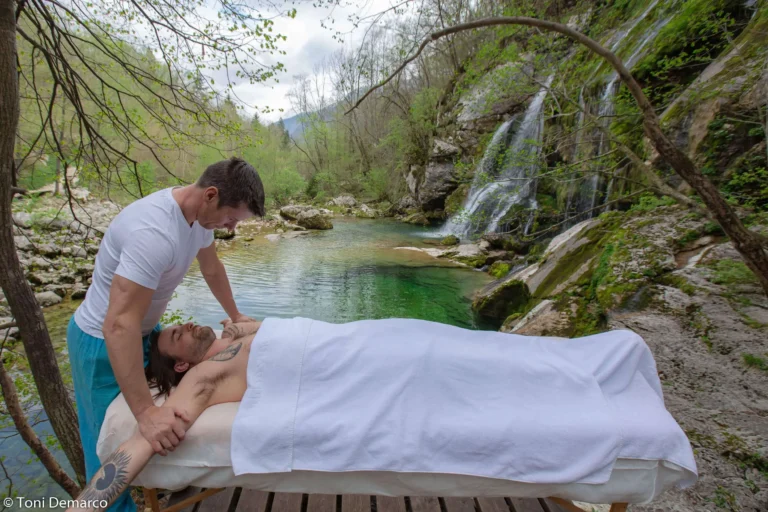 Therapeutische Massage zur Linderung von Rückenschmerzen